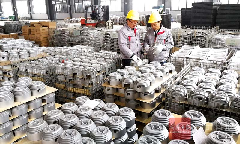 图文:节后复工忙生产