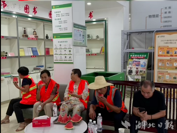 嘉鱼“邮爱驿站”：户外劳动者的“暖心港湾”