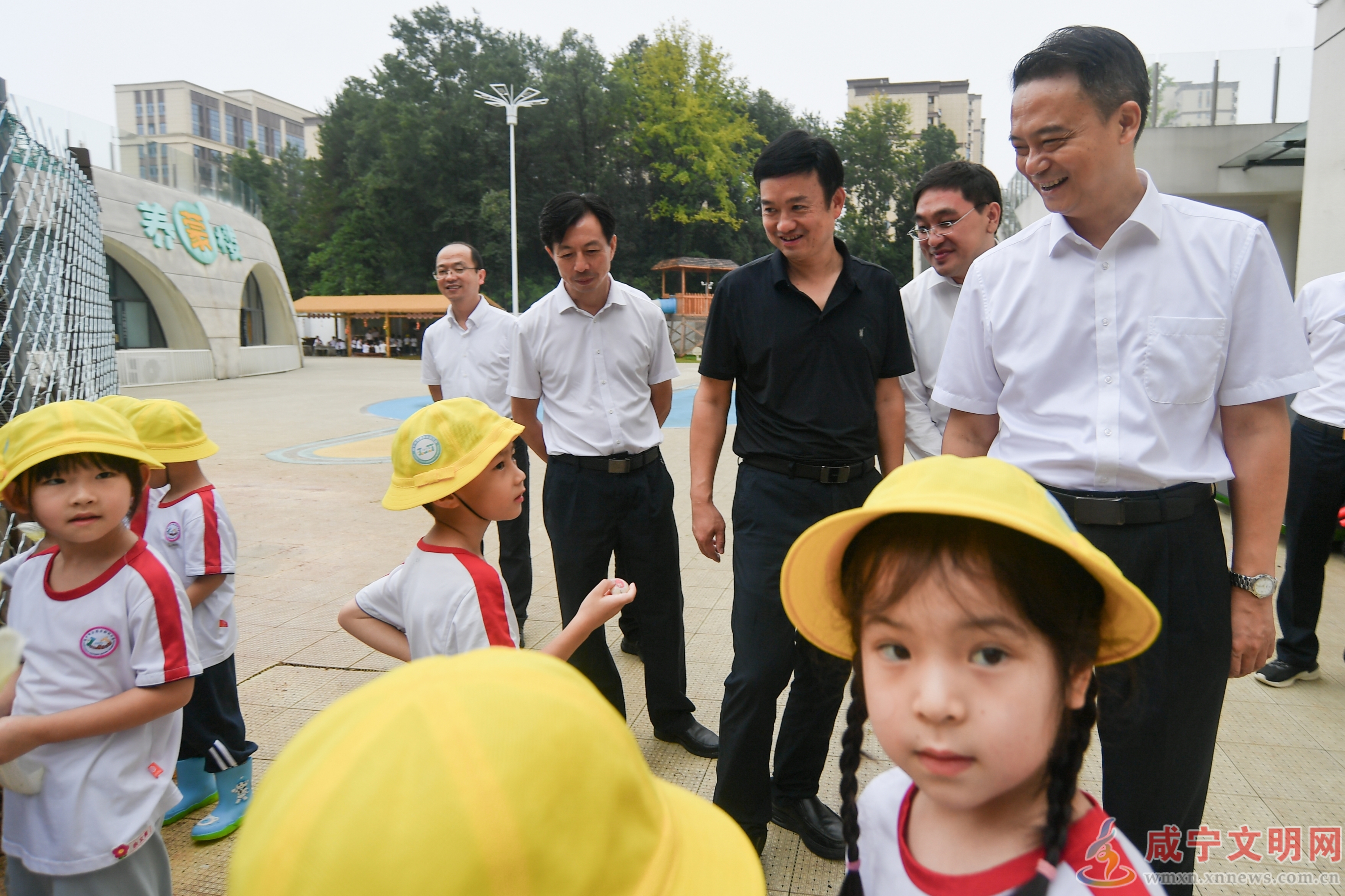 市领导走访慰问一线教师 用“爱”与“美”培育时代新人 全力办好人民满意的教育