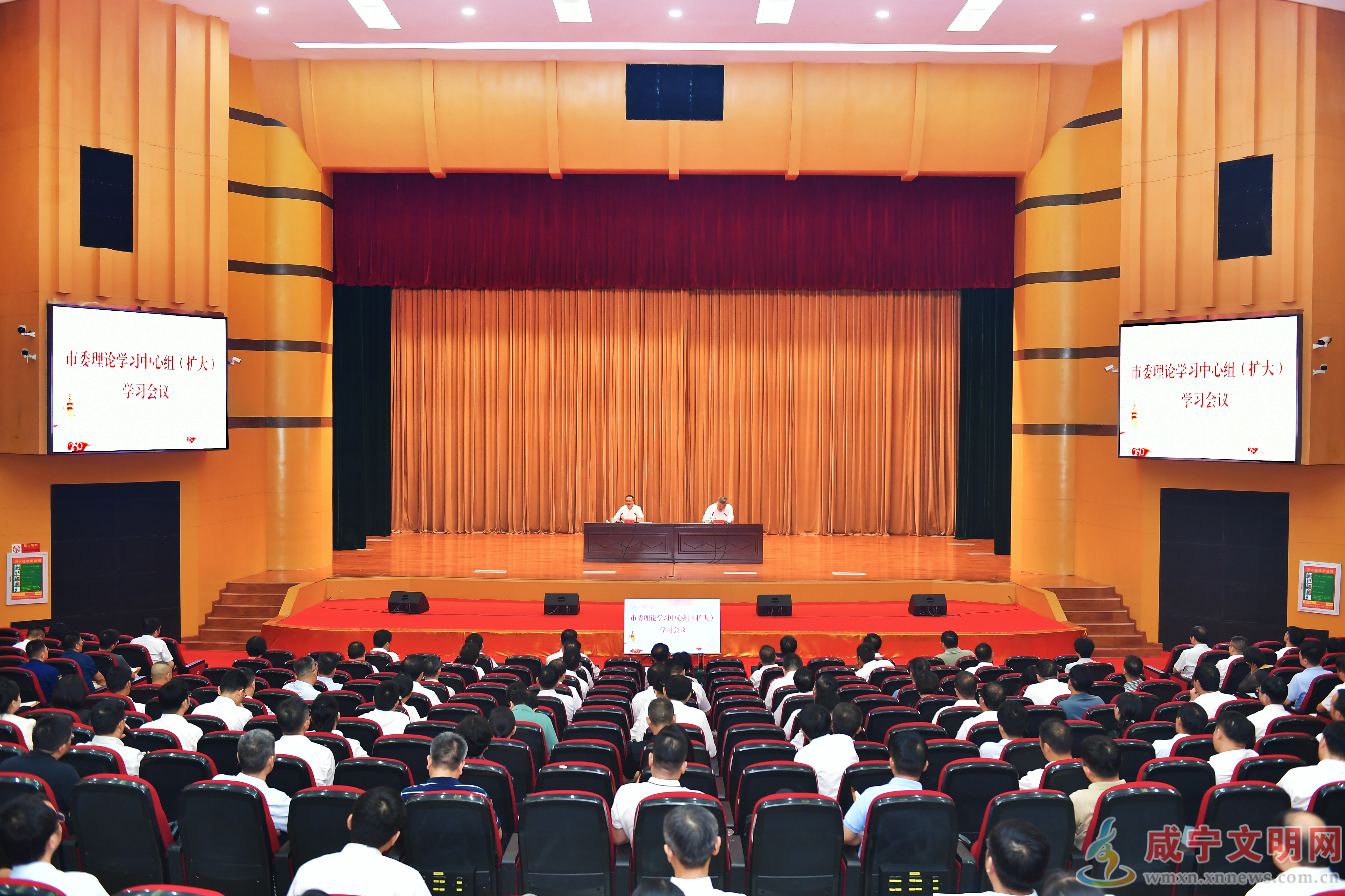周锋主持举行市委理论学习中心组（扩大）学习会议 强化战略意识深入实施“人工智能＋”行动 扎实推进人工智能与经济社会发展深度融合