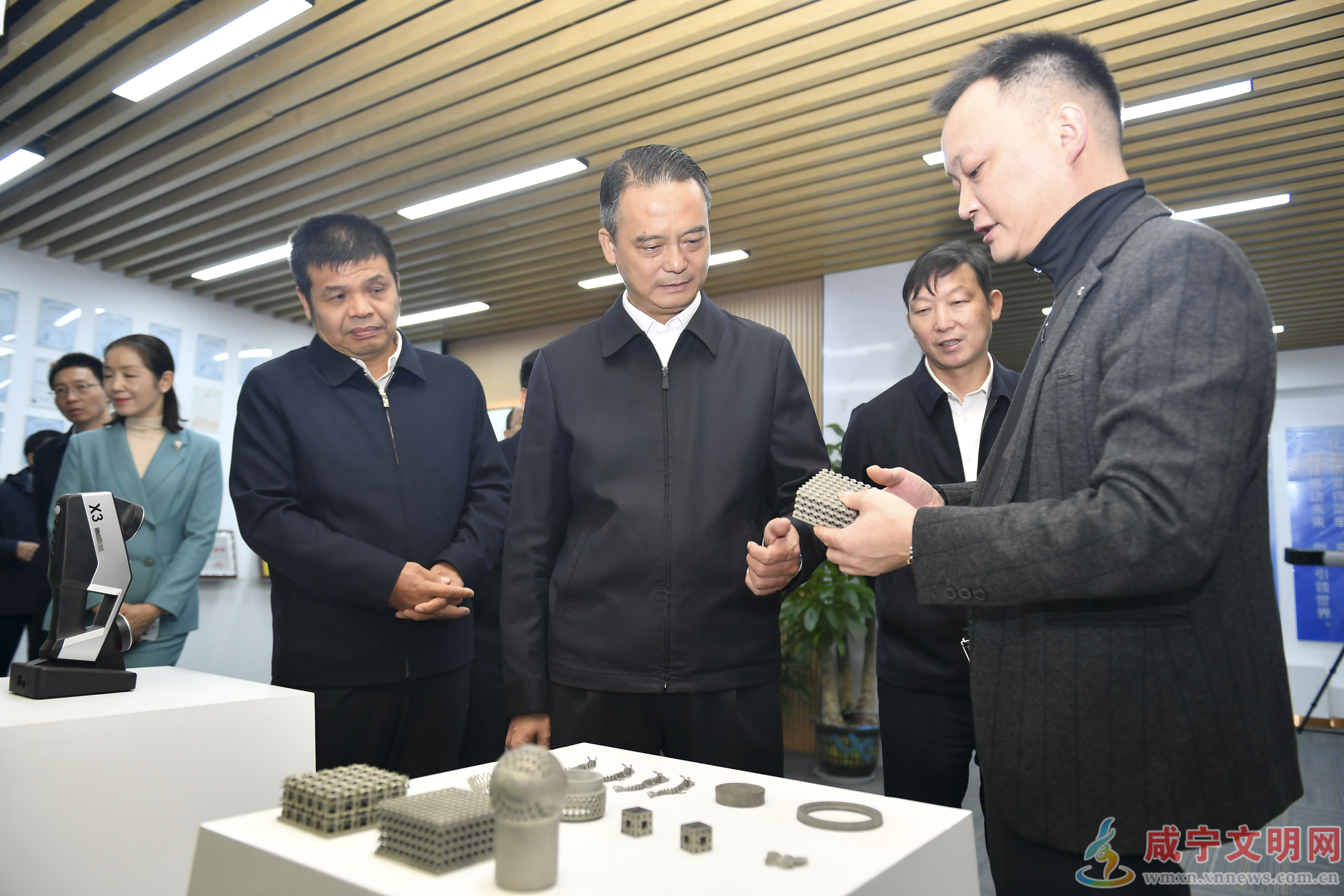 周锋调研咸宁（武汉）离岸科创园时强调 着力打造高效能科创平台 推动科技赋能行动落地见效