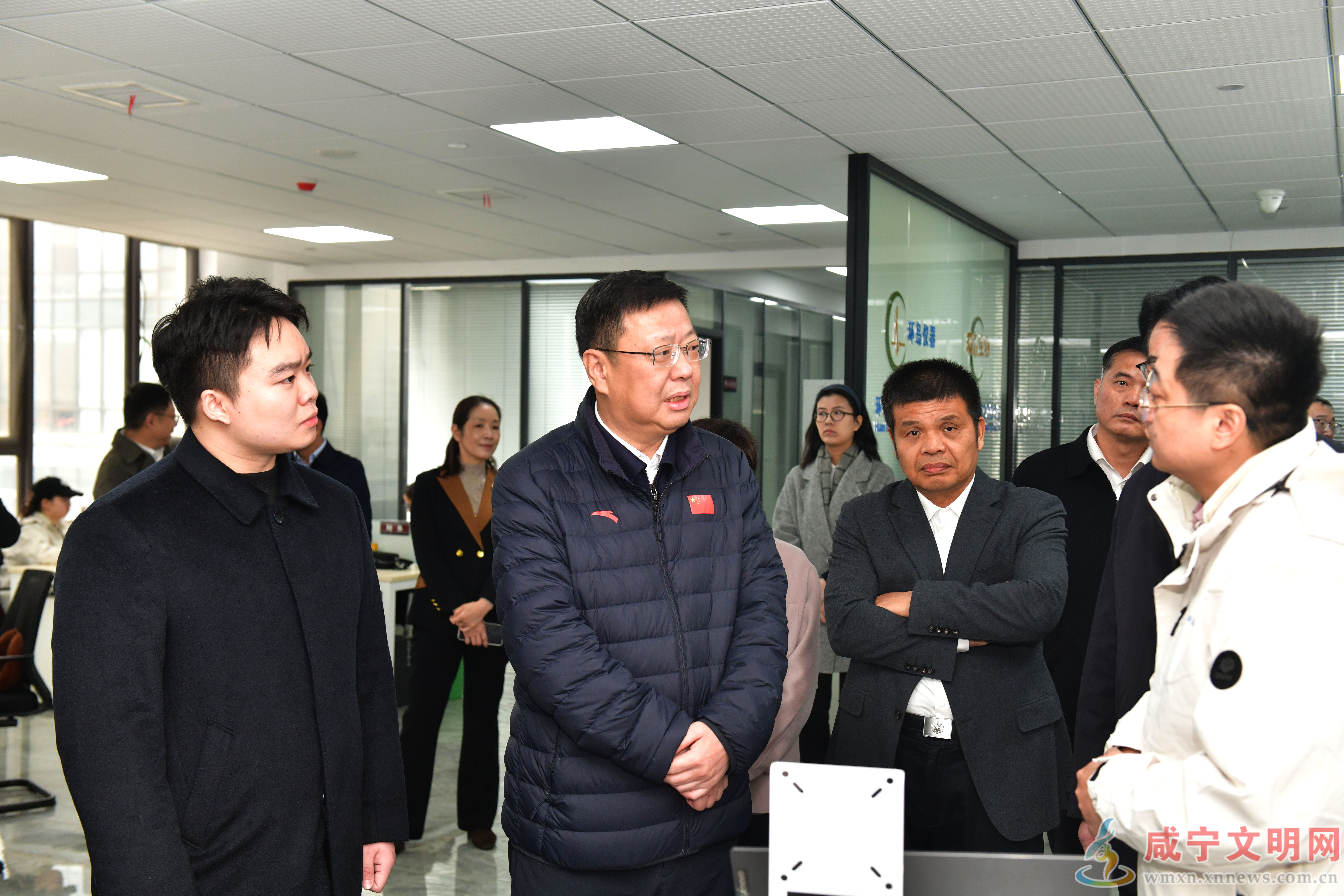 杨军到咸宁（武汉）离岸科创园宣讲党的二十届四中全会精神并调研园区运行情况 培育壮大新质生产力 激活高质量发展新引擎