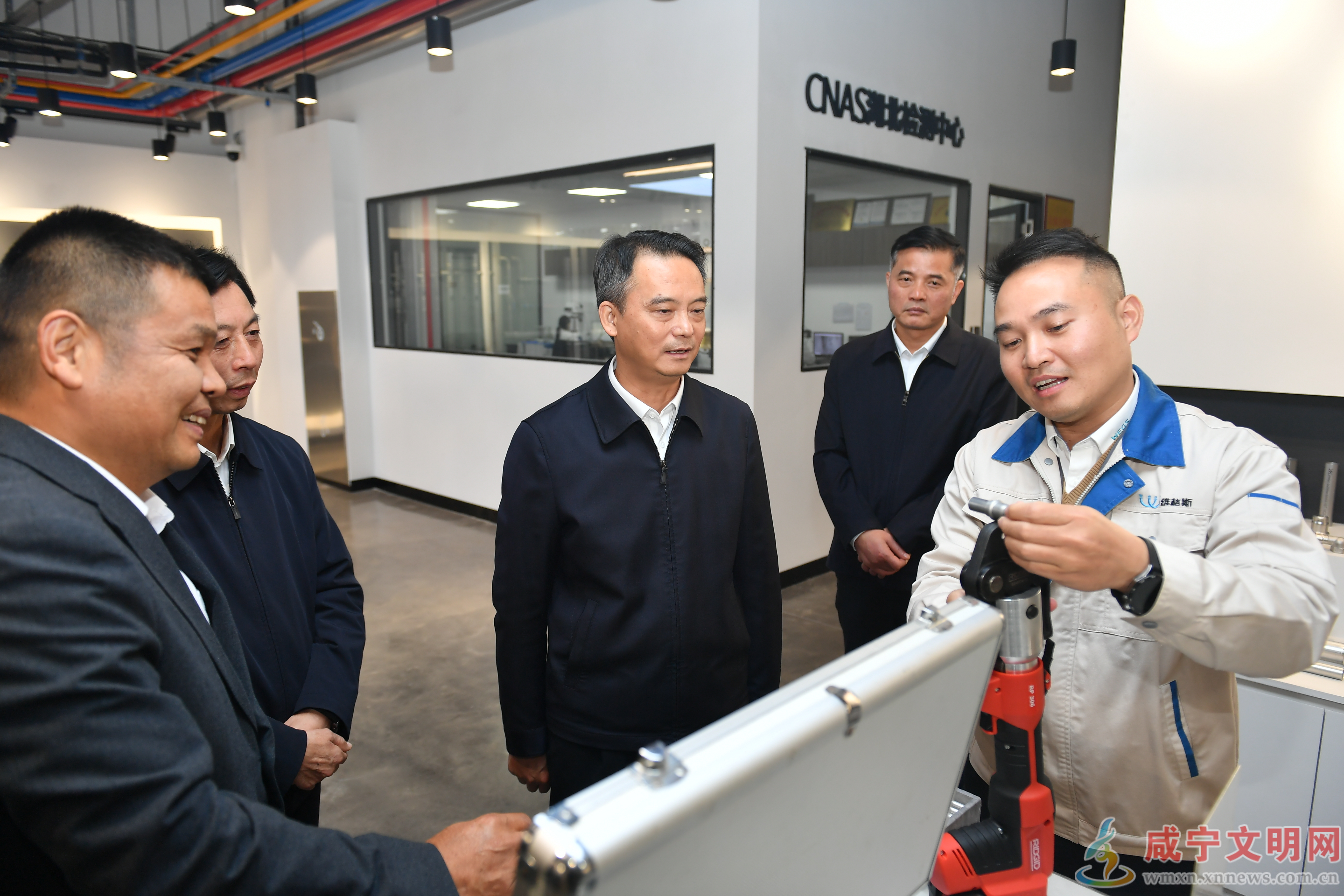 周锋调研新材料产业集群发展情况时强调 着力构建良好产业生态  坚定促进产业集群发展