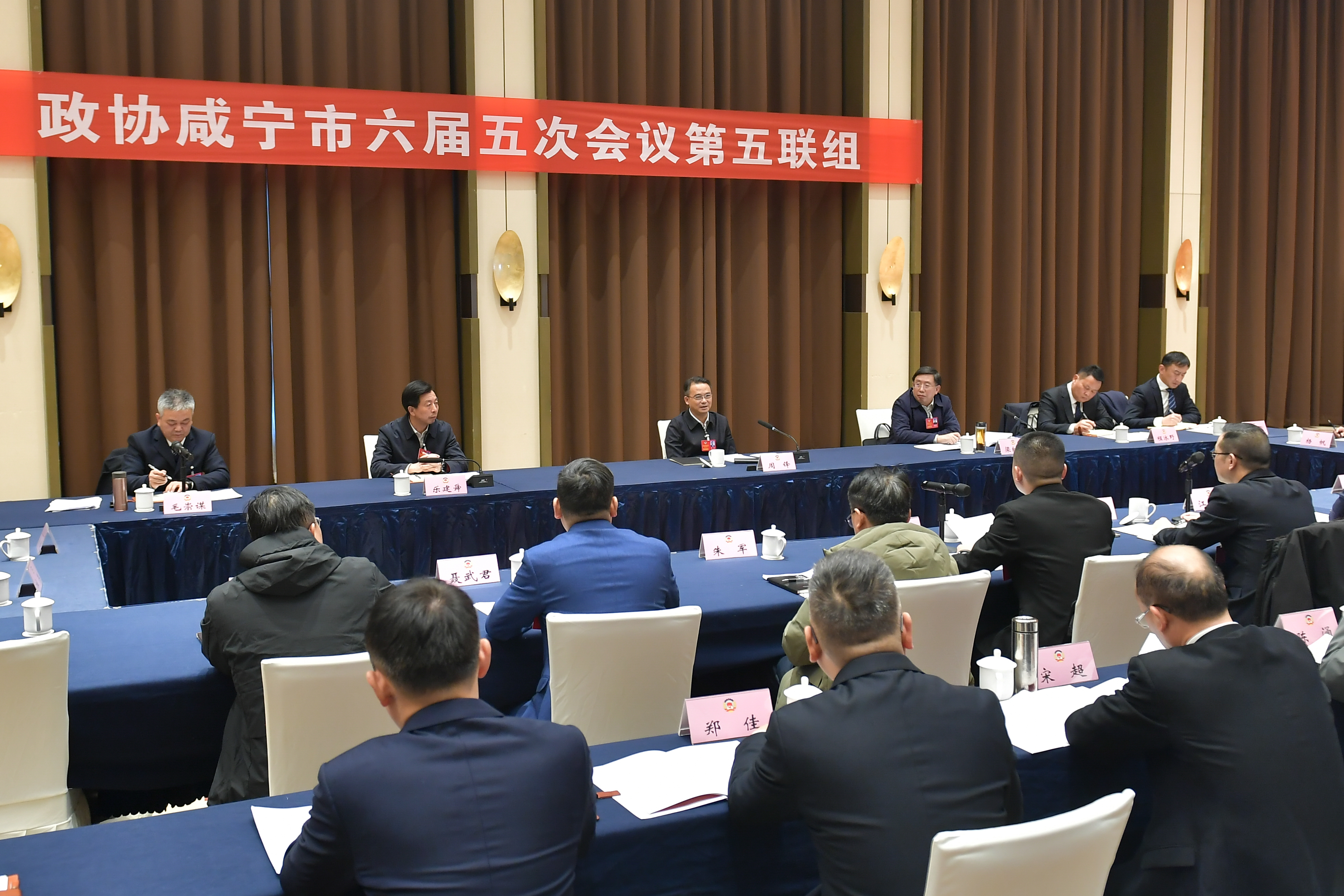 周锋参加市政协六届五次会议第五联组讨论时提出 增强信心决心  深耕主责主业 努力为增长极建设贡献更大力量