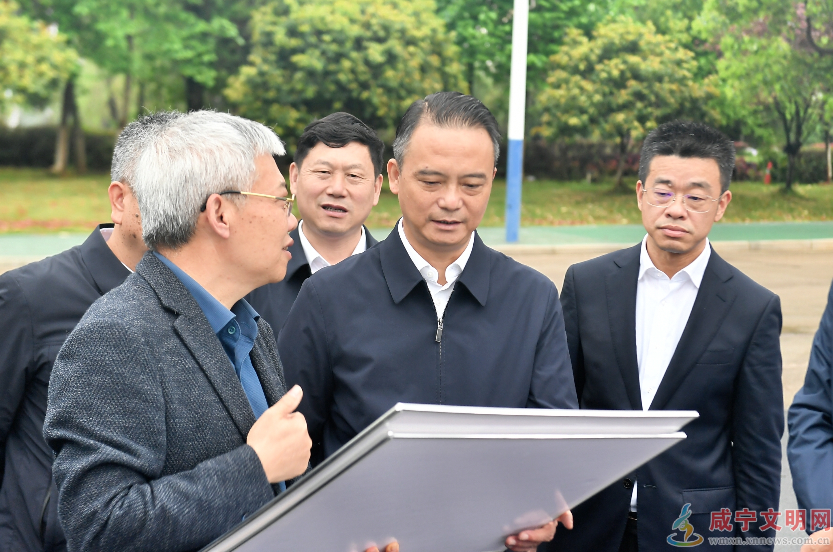 周锋调研城市工作时强调 深入践行人民城市理念 努力建设现代化人民城市