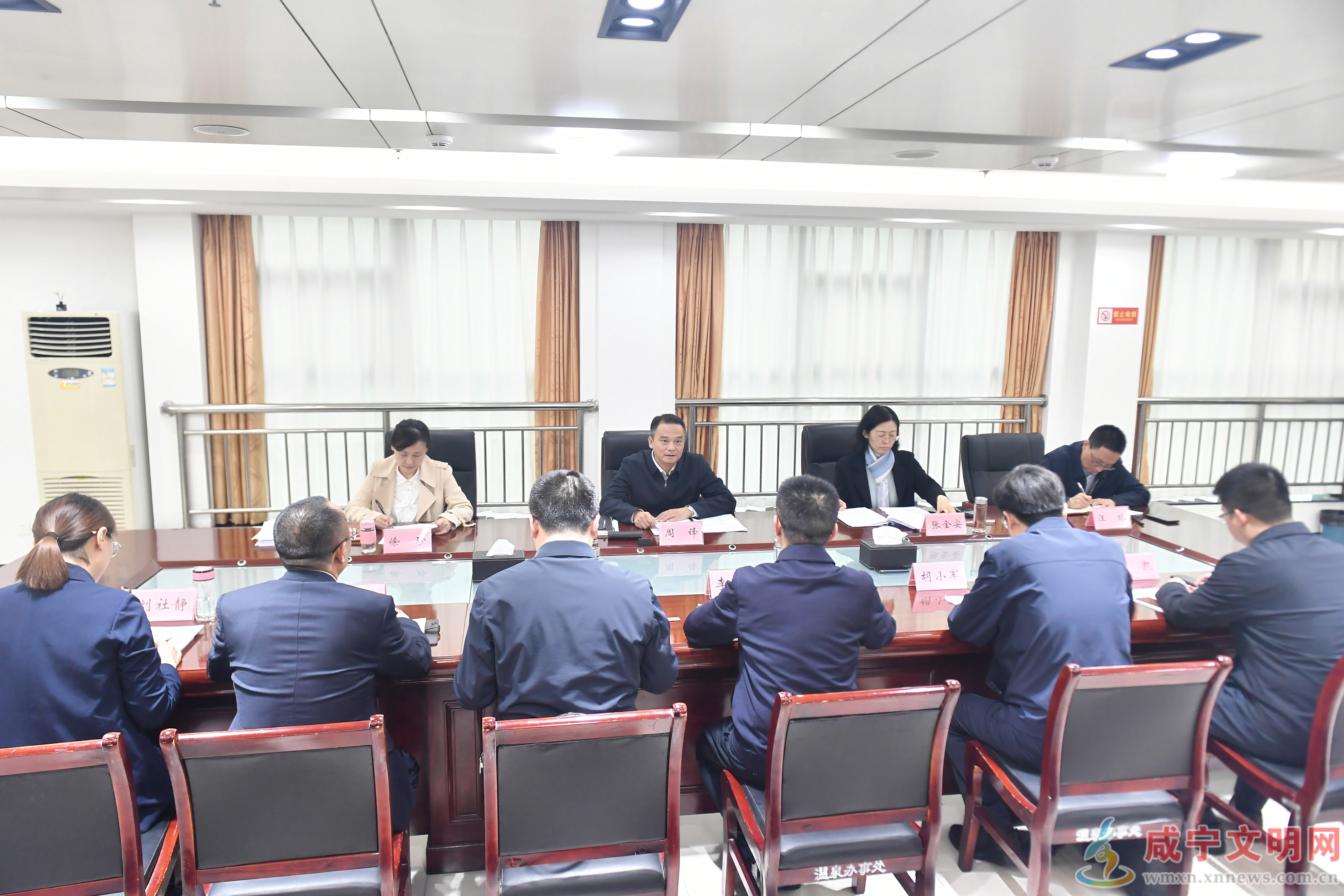 周锋到学习教育联系点温泉街道调研 牢固树立和践行正确政绩观 真抓实干谱写高质量发展新篇章