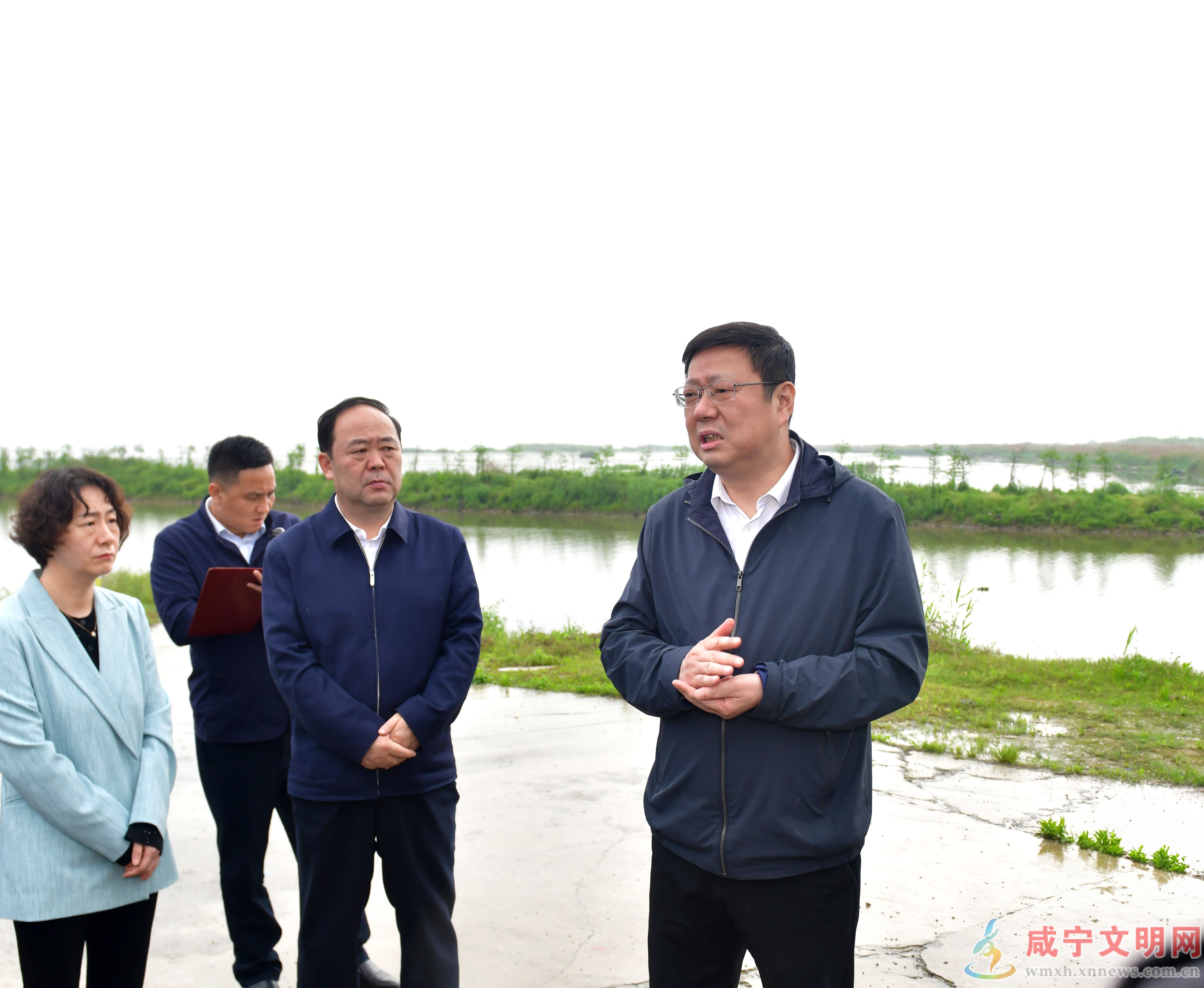 杨军调研斧头湖水环境综合治理工作 守牢水生态安全底线 擦亮水清岸绿生态底色
