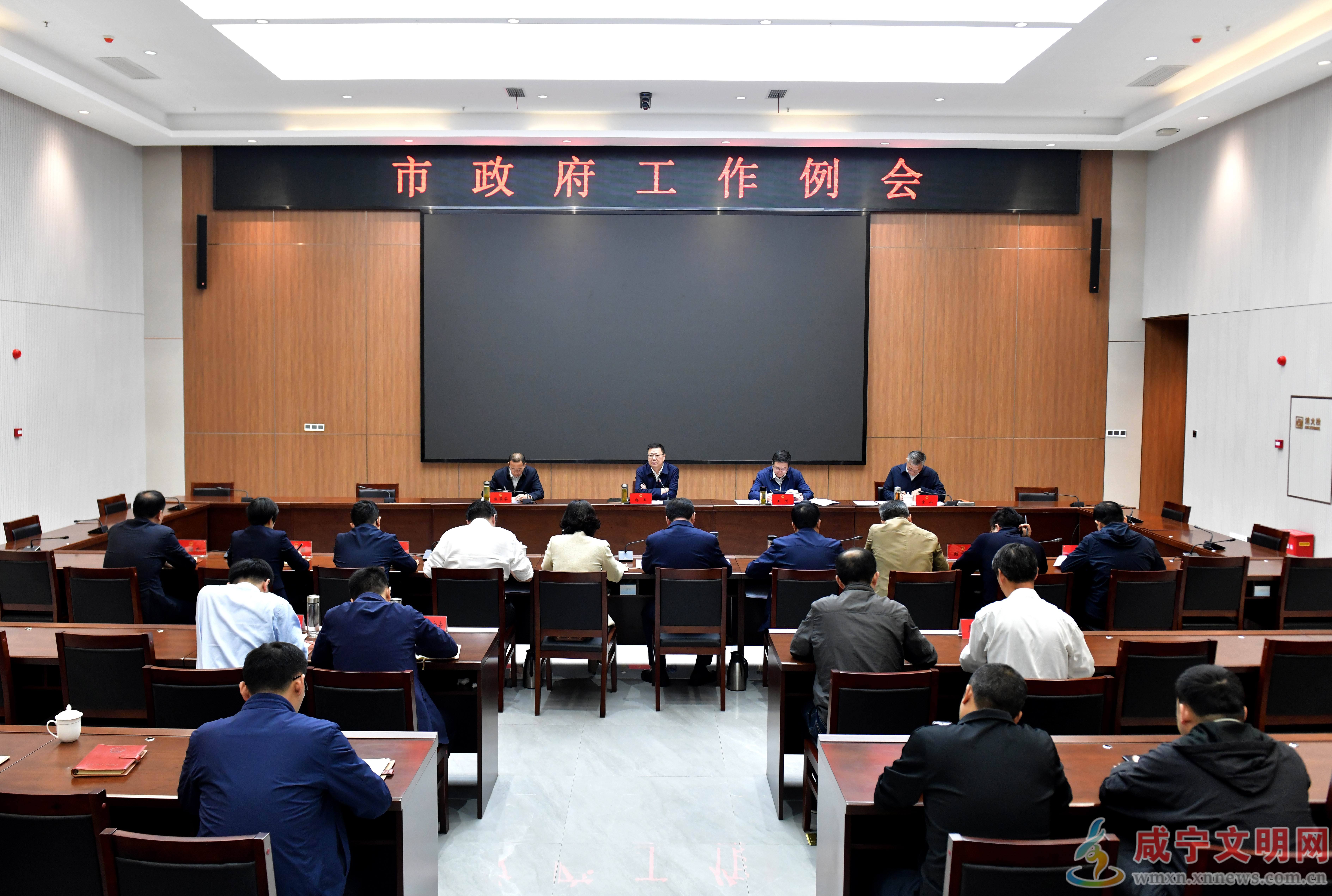 杨军专题研究市政府重点工作 全力推动经济社会高质量发展取得更大成效