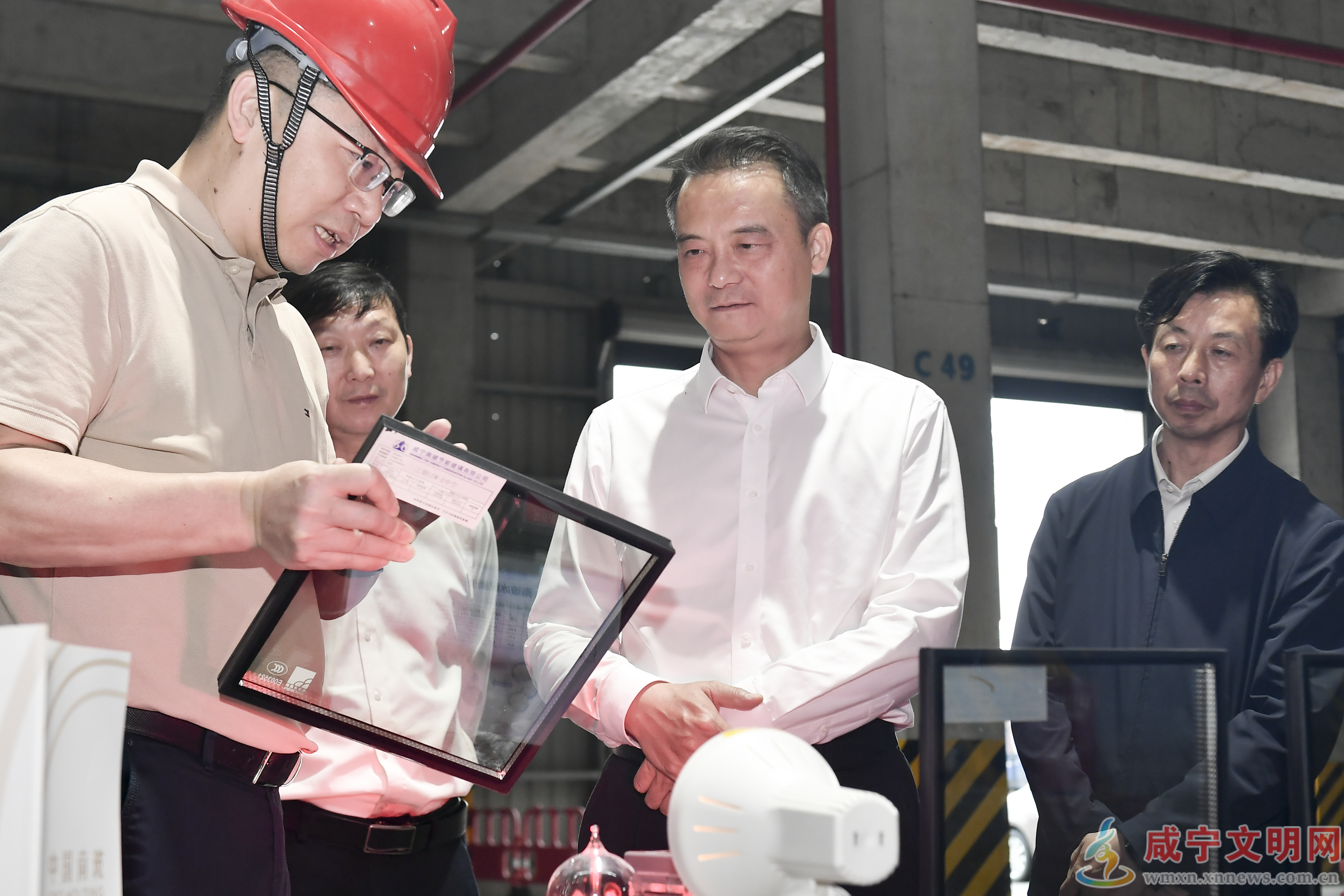 周锋到咸宁高新区调研时强调 坚定不移抓项目强产业 为增长极建设贡献更大力量