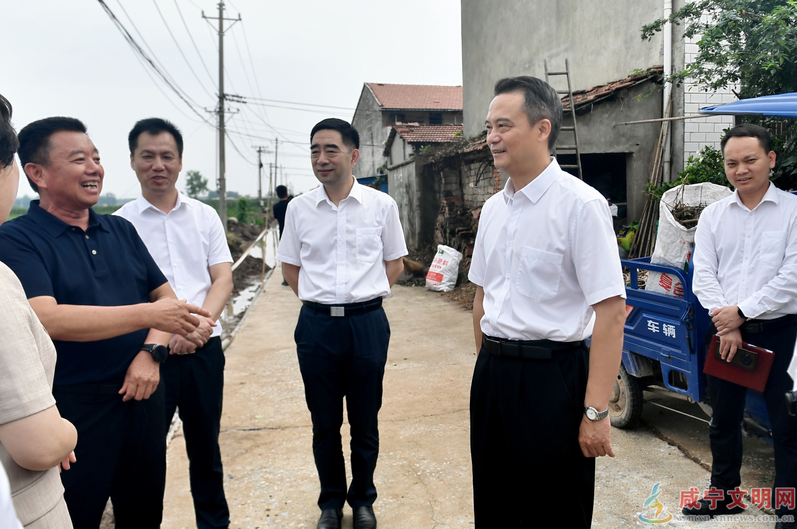周锋到嘉鱼县调研农村基础设施建设改革试点工作时强调 全链条提升规划建设管理运维水平 为农业农村现代化建设夯实基础支撑