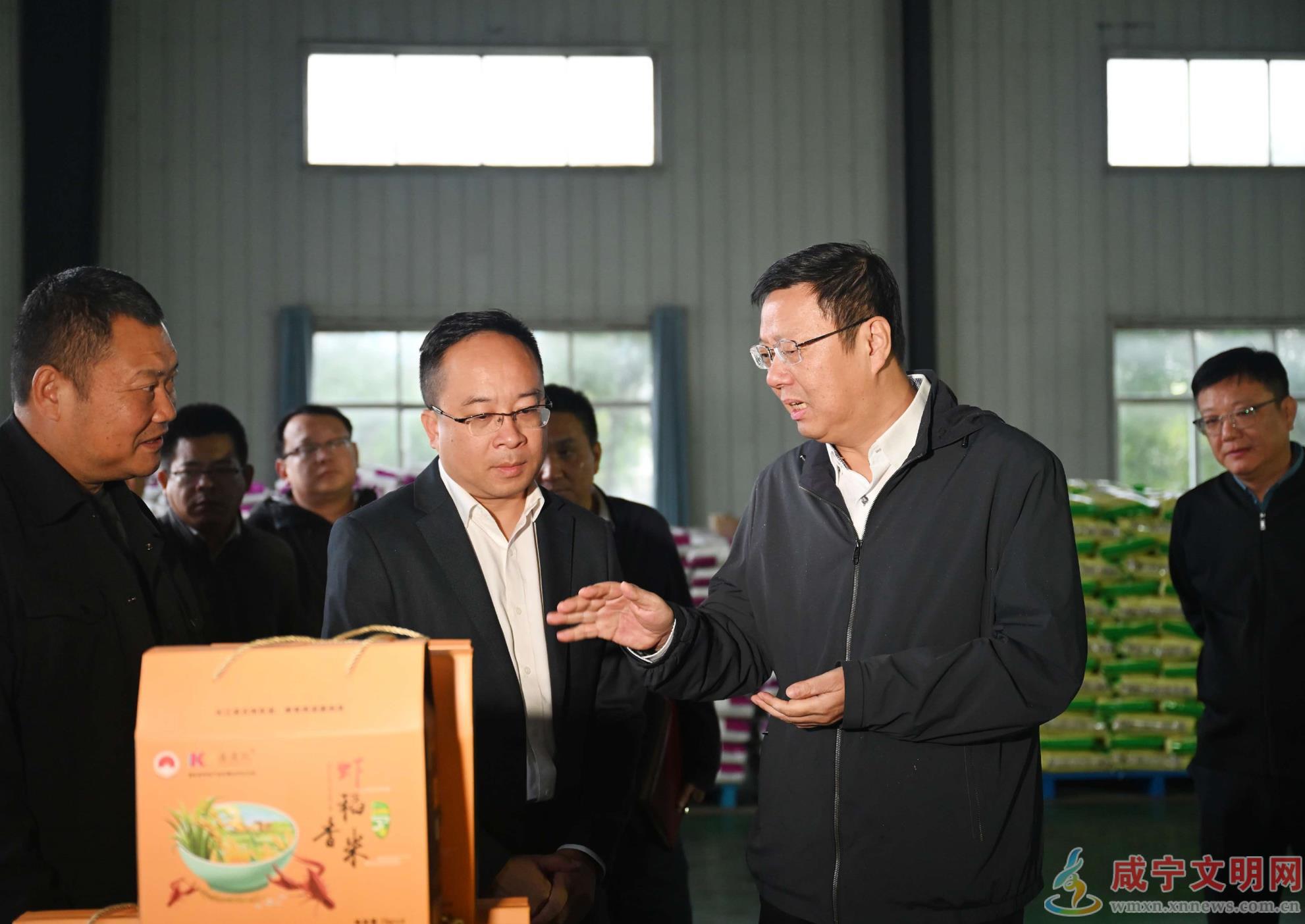 杨军到嘉鱼调研秋冬农业生产并开展巡江工作 保障农业稳产增收 全力守护长江安澜