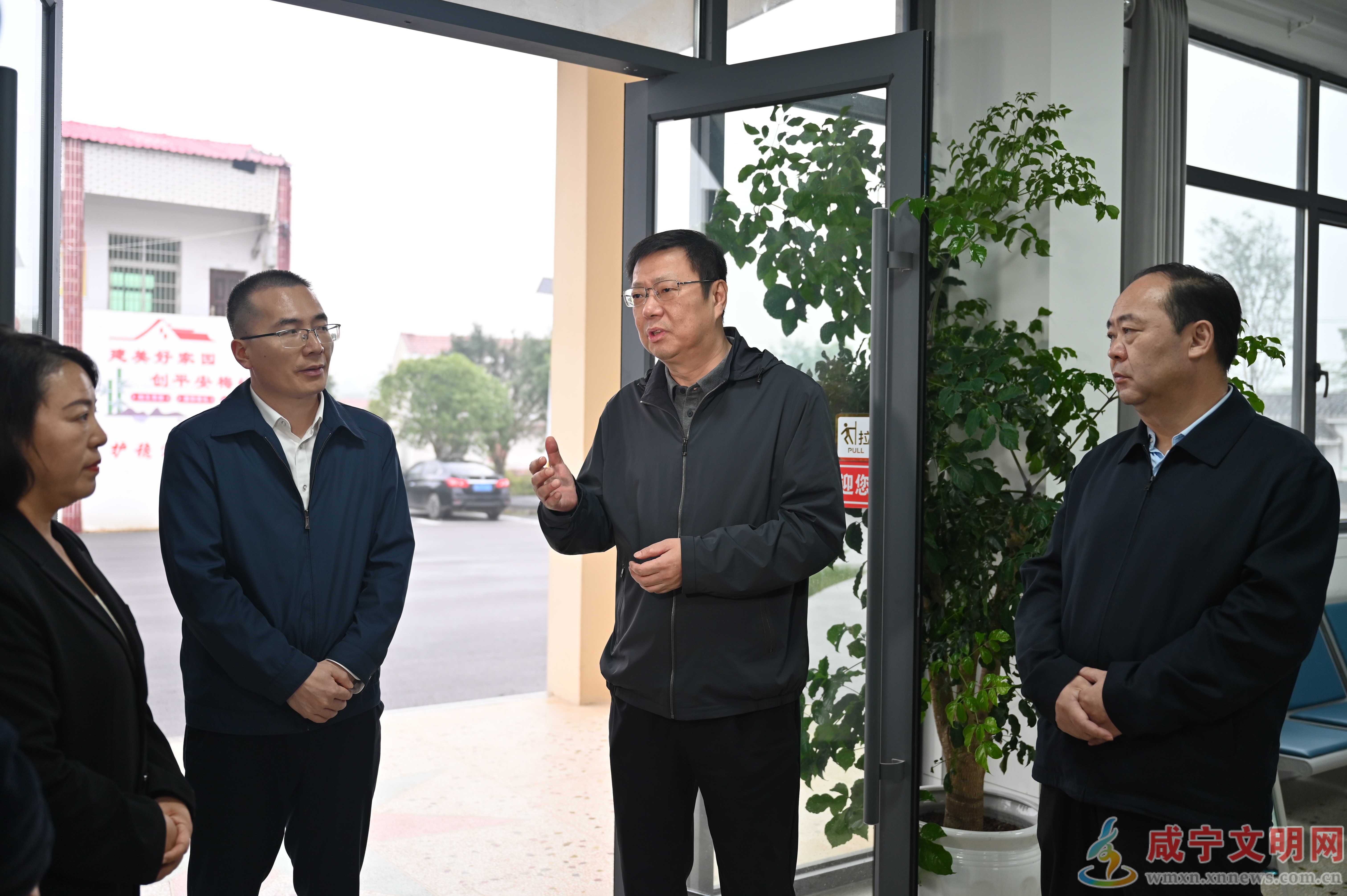 杨军在咸安双溪桥镇调研督导时要求 加快推进灾后恢复重建工作 全力保障群众正常生产生活
